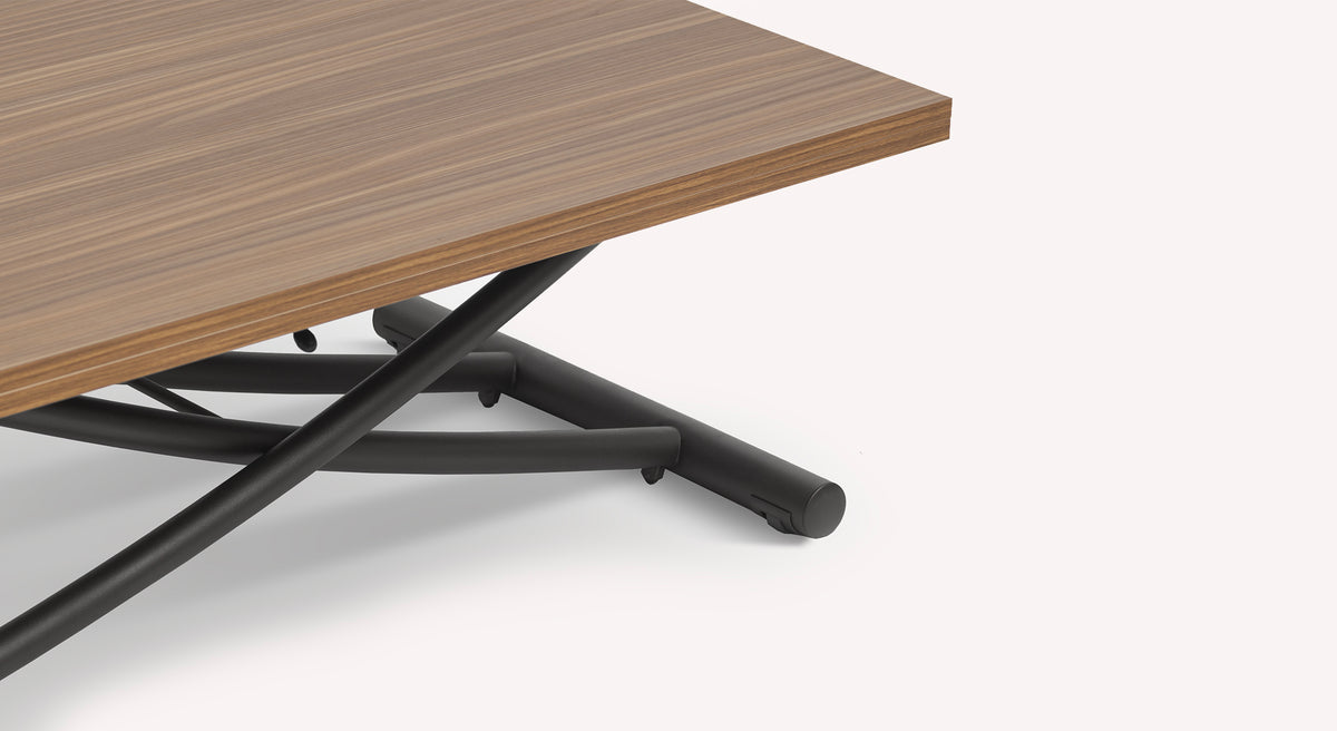 Table extensible Bessy avec plateau en bois et pieds croisés en métal noir, vue partielle