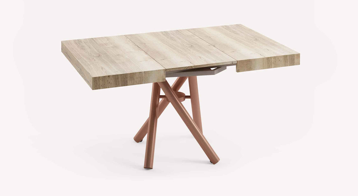Table extensible moderne en LEVANTE Mélaminé Nodato avec piètement métallique couleur cuivre, design contemporain idéal pour optimisé l'espace et usage quotidien.