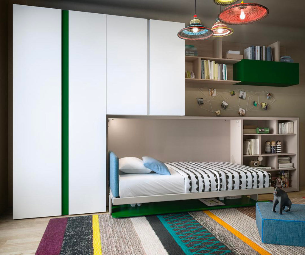 Chambre moderne avec lit escamotable déployé, rangements blancs et verts, ambiance cosy, design épuré, exemplaire du système KALI BOARD +50 coloris & matériaux.