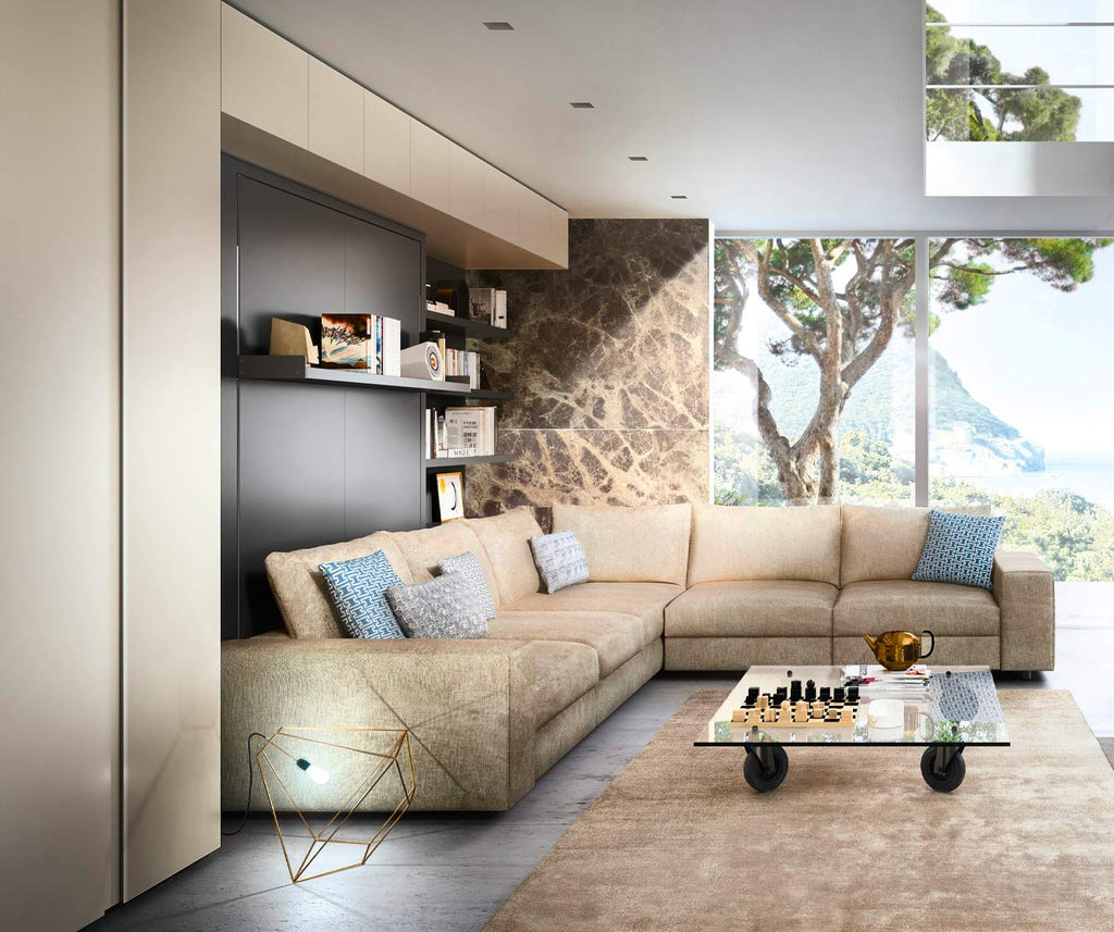 Salon moderne avec canapé d'angle beige et coussins bleu clair, table basse en verre avec échiquier, dans un espace lumineux et design, modèle TANGO ANGLE +50 coloris & matériaux.