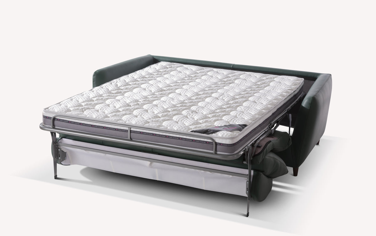 Canapé convertible en cuir vert forêt avec matelas déplié, design moderne et fonctionnel