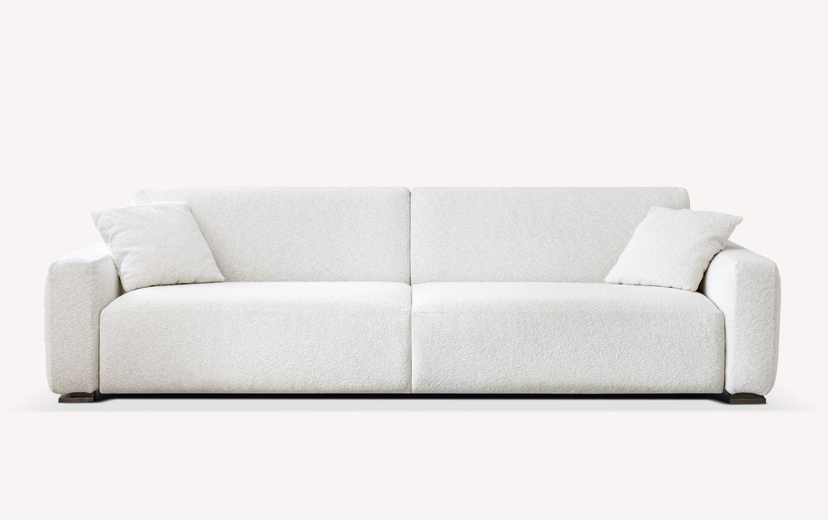 Canapé convertible contemporain en tissu beige clair avec deux coussins, modèle CROSS +500 tissus & cuirs adapté pour couchage quotidien et conçu par La Maison Convertible.