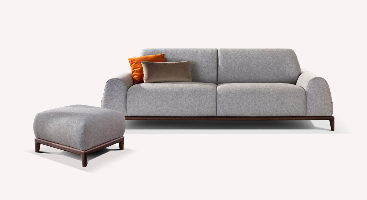 Canapé convertible Darren en tissu gris avec pouf assorti, coussins orange et marron, design moderne