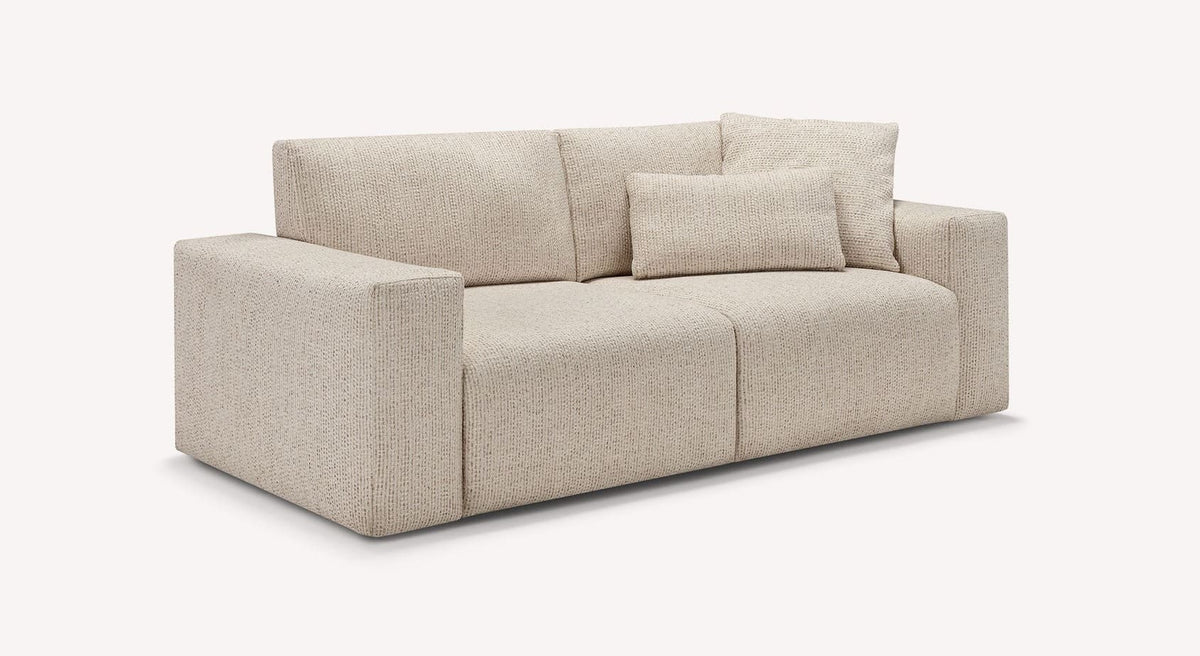 Canapé convertible DOLLY Silencio Ivoire en tissu beige clair avec assise confortable et coussins assortis, idéal pour un couchage quotidien dans un intérieur moderne.