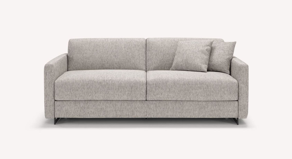 Canapé convertible JUSTIN Mariclo Etain en tissu gris clair avec design moderne, idéal pour un couchage quotidien confortable et élégant.