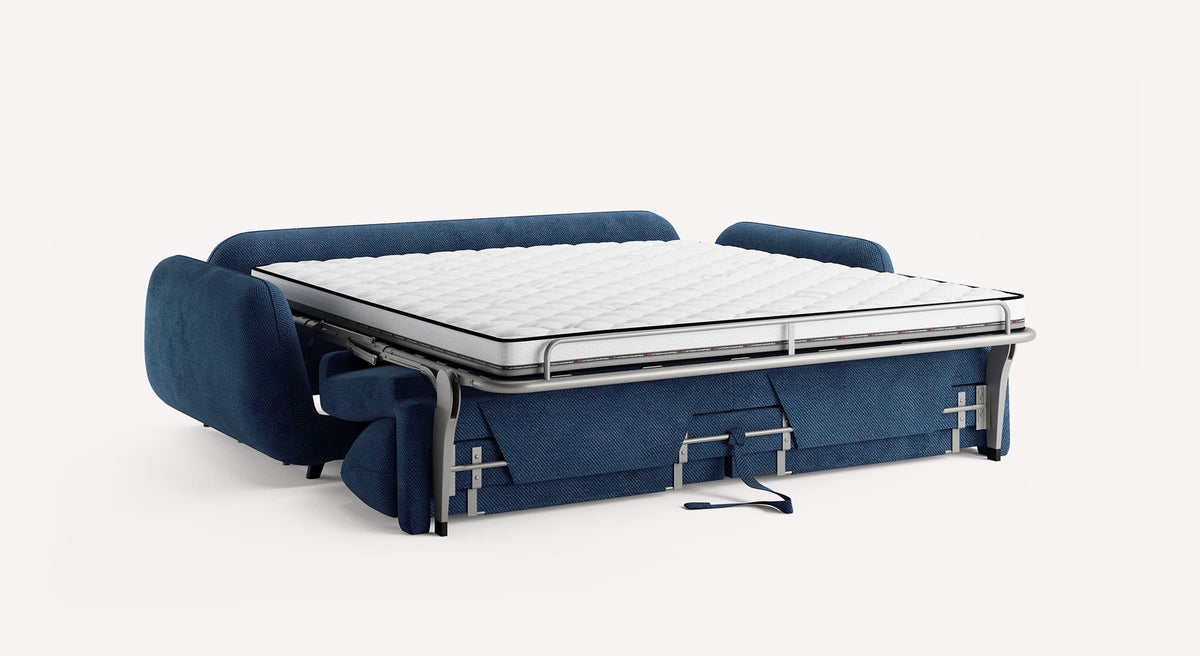 Canapé convertible MOON Moby Ocean en tissu bleu foncé, déplié en couchage avec matelas épais adapté pour un usage quotidien, design moderne et fonctionnel.
