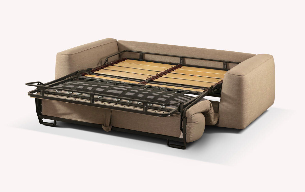 Canapé convertible ONYX +500 tissus & cuirs en tissu beige avec structure métallique déployée, offrant un couchage quotidien confortable et un design moderne.