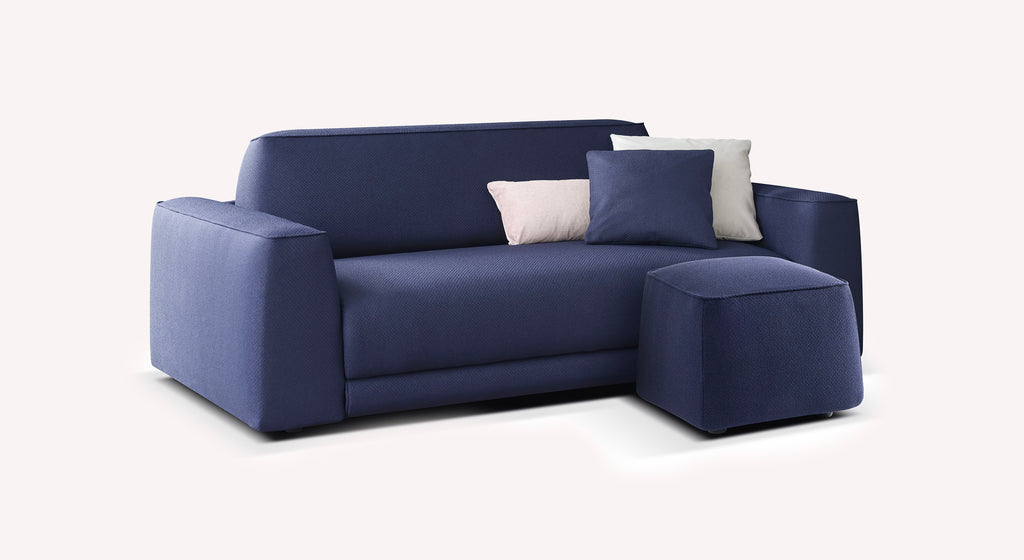 Lot canapé et pouf ONYX en tissu bleu marine avec design moderne, idéal comme canapé convertible offrant un couchage quotidien confortable et élégant.