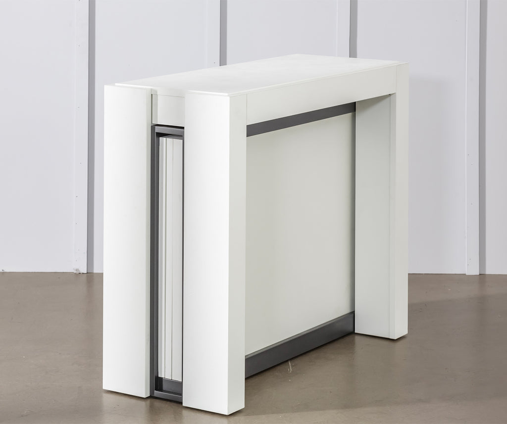 Table extensible compacte de couleur blanche finition bianco spatolato, modèle COMPACT Mélaminé Bianco spatolato, idéale pour optimiser l'espace intérieur.