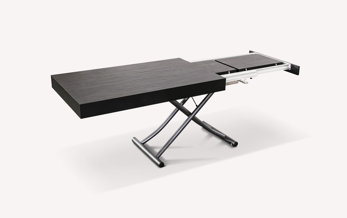 Table extensible moderne avec plateau en MÉLANGE Mélaminé Carbone et pieds métalliques chromés, design épuré idéal pour optimiser l'espace et accueillir plusieurs convives.