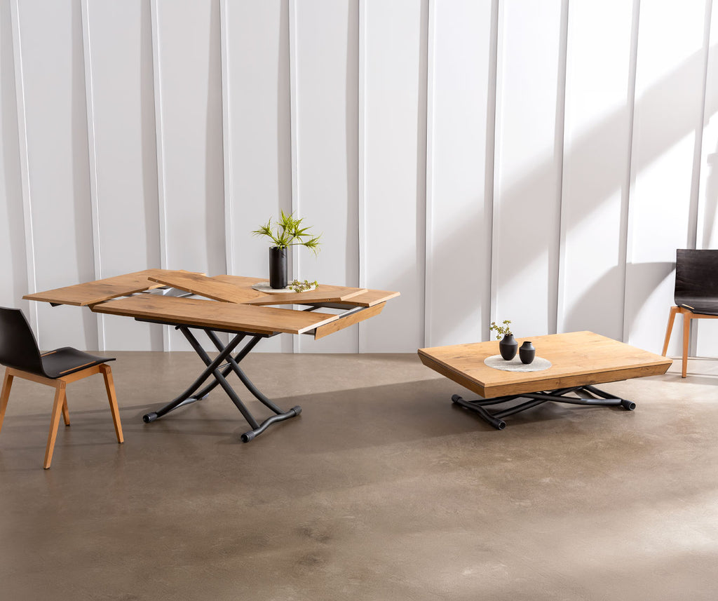 Table extensible en mélaminé avec plateau effet bois ancien, modèle PIU PIU Mélaminé Vecchio antico, présentée en version basse et déployée avec pieds en métal noir, intégrée dans un décor contemporain.
