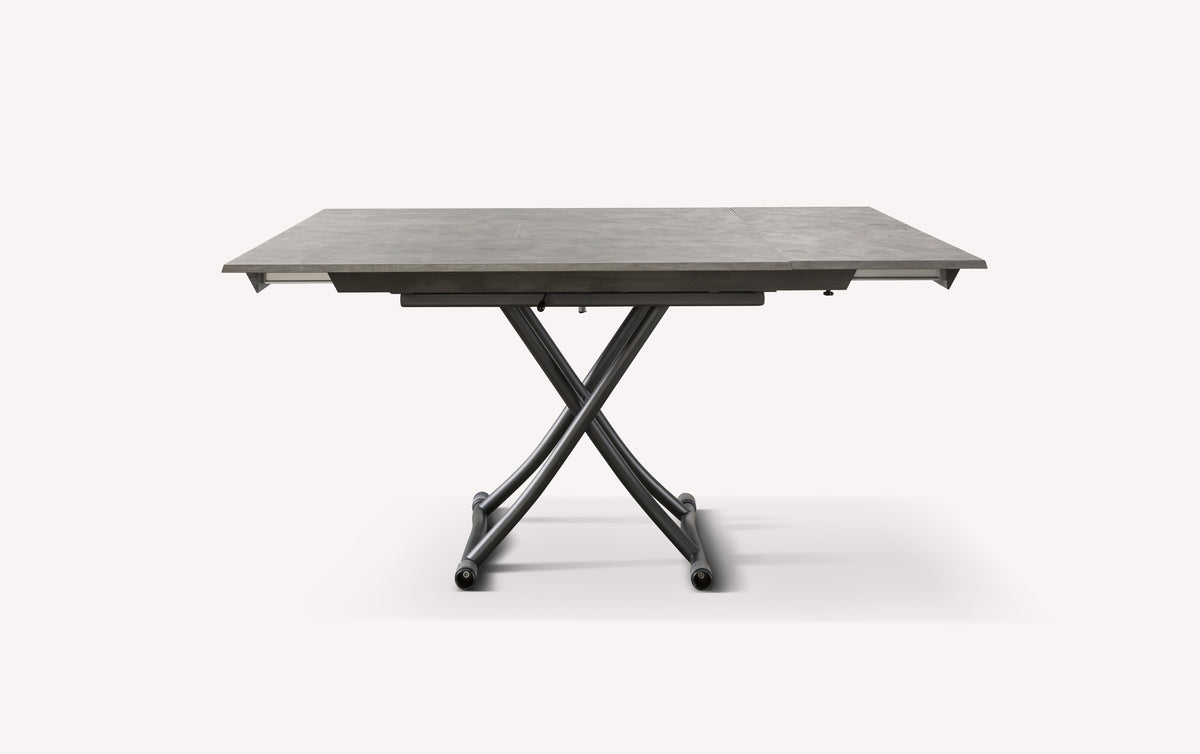 Table extensible grise Piu Piu ouverte, avec plateau rectangulaire et pieds croisés en métal