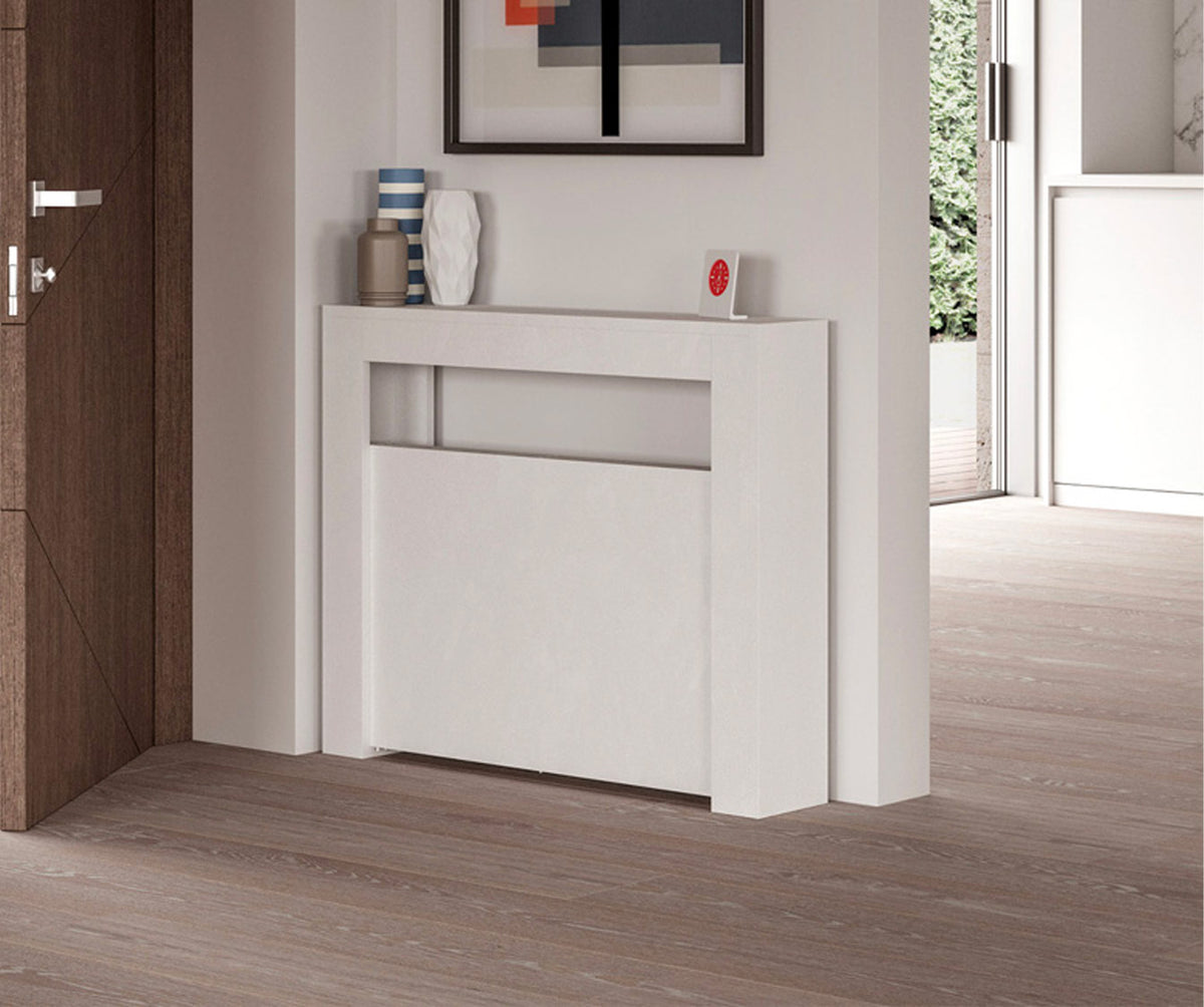 Console blanche moderne en SLIMMY Mélaminé Bianco spatolato, installée dans une entrée lumineuse avec décoration sobre et sol en bois clair.