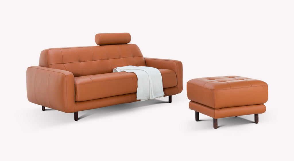 Lot canapé et pouf CLARK Cuir en cuir cognac, design contemporain avec lignes épurées, idéal pour un intérieur moderne et confortable.