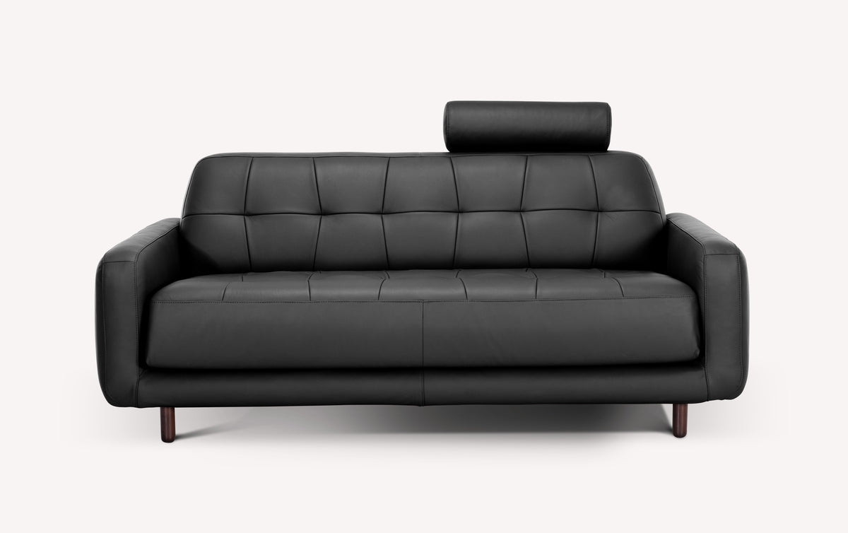 Lot canapé et pouf CLARK Cuir Sidney Noir en cuir noir avec assise confortable, dossier matelassé et design moderne, idéal comme canapé convertible pour un usage quotidien.