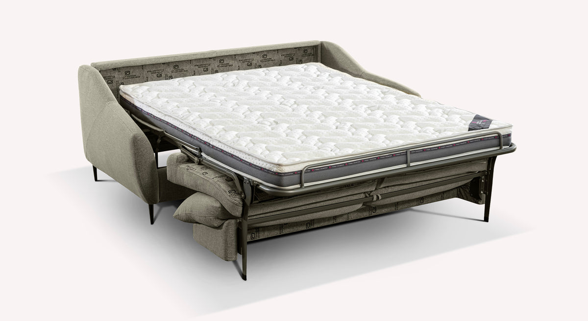 Canapé convertible Layne Tixer Pepper avec matelas déplié, structure métallique visible