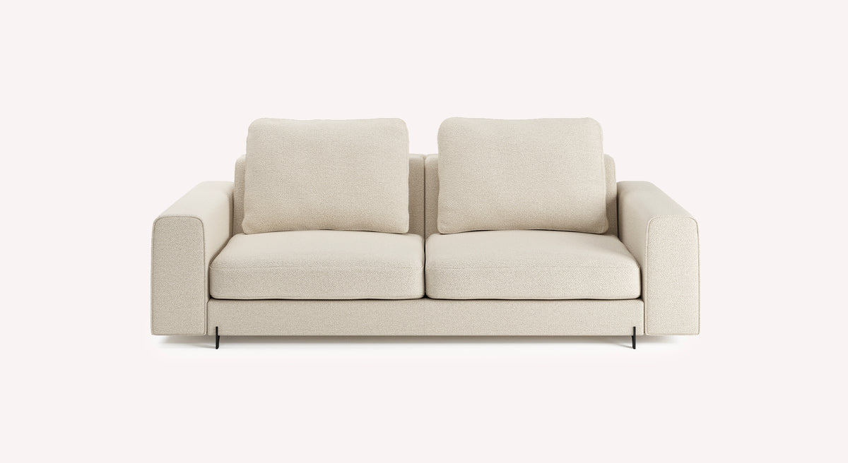 Canapé convertible NELLY Large Innuendo Ivoire en tissu ivoire, design élégant avec coussins moelleux et structure basse adaptée pour un couchage quotidien.