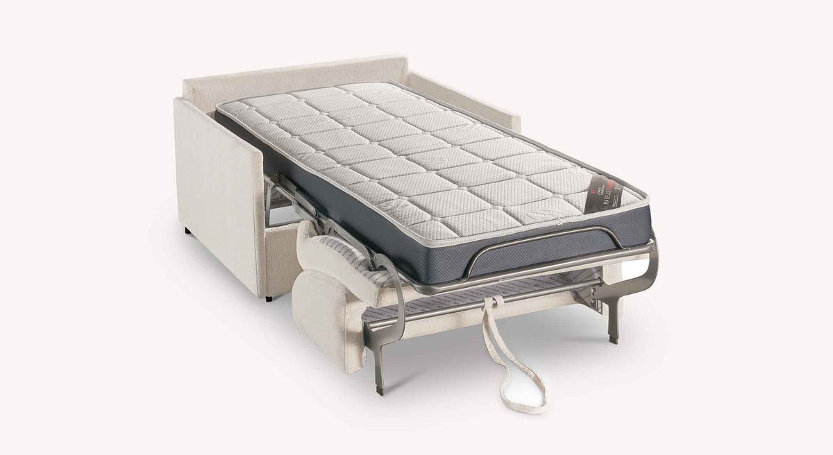 Fauteuil JERRY Compact Misterio Ivoire déplié en lit avec matelas confortable, idéal pour un couchage quotidien dans un meuble au design compact et élégant.