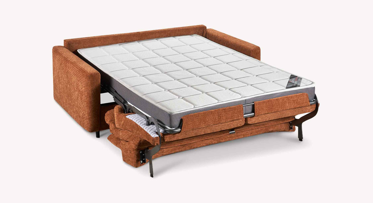 Canapé convertible MOTUS Paradoxe Cuivre avec tissu cuivré, transformé en lit avec matelas confortable, idéal pour couchage quotidien.