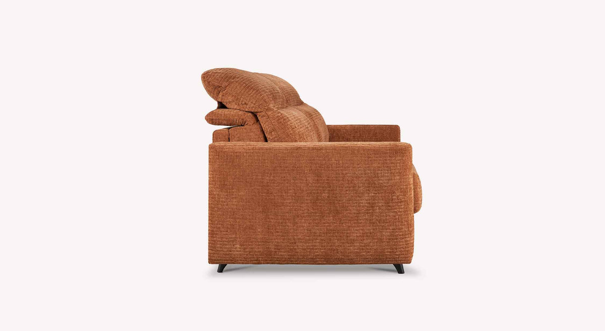Canapé convertible MOTUS Paradoxe Cuivre en tissu cuivré avec assise confortable et design moderne, parfait pour un couchage quotidien dans un intérieur contemporain.