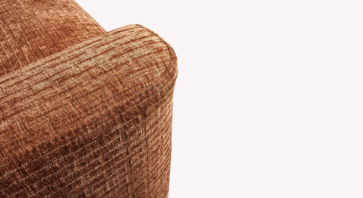 Détail du tissu texturé et couleur cuivre du canapé convertible MOTUS Paradoxe Cuivre, illustrant la qualité et le confort du revêtement.