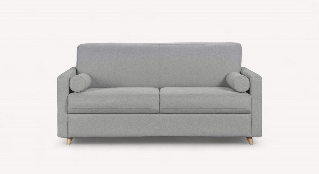 Canapé convertible NOVA Barrel Etain en tissu gris clair avec coussins cylindriques et pieds en bois clair, offrant un couchage pratique et confortable au design moderne.