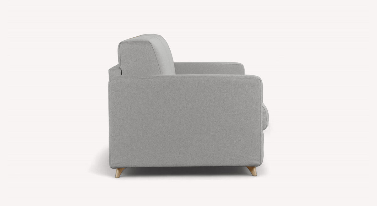 Canapé convertible NOVA Barrel Etain en tissu gris clair, vue de profil mettant en avant son design épuré et ses pieds en bois, idéal pour un couchage quotidien.