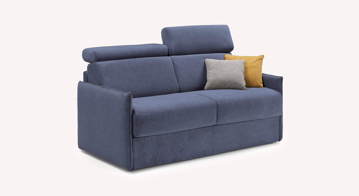 Canapé convertible TANIA Aragon Bleu nuit avec dossier réglable, deux coussins décoratifs gris et jaune, design moderne et élégant adapté pour un couchage quotidien.