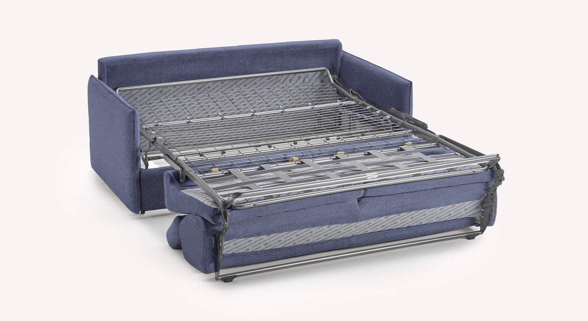 Canapé convertible TANIA Aragon Bleu nuit déployé en lit avec structure métallique robuste, offrant un couchage confortable et un design moderne dans un tissu bleu nuit élégant.