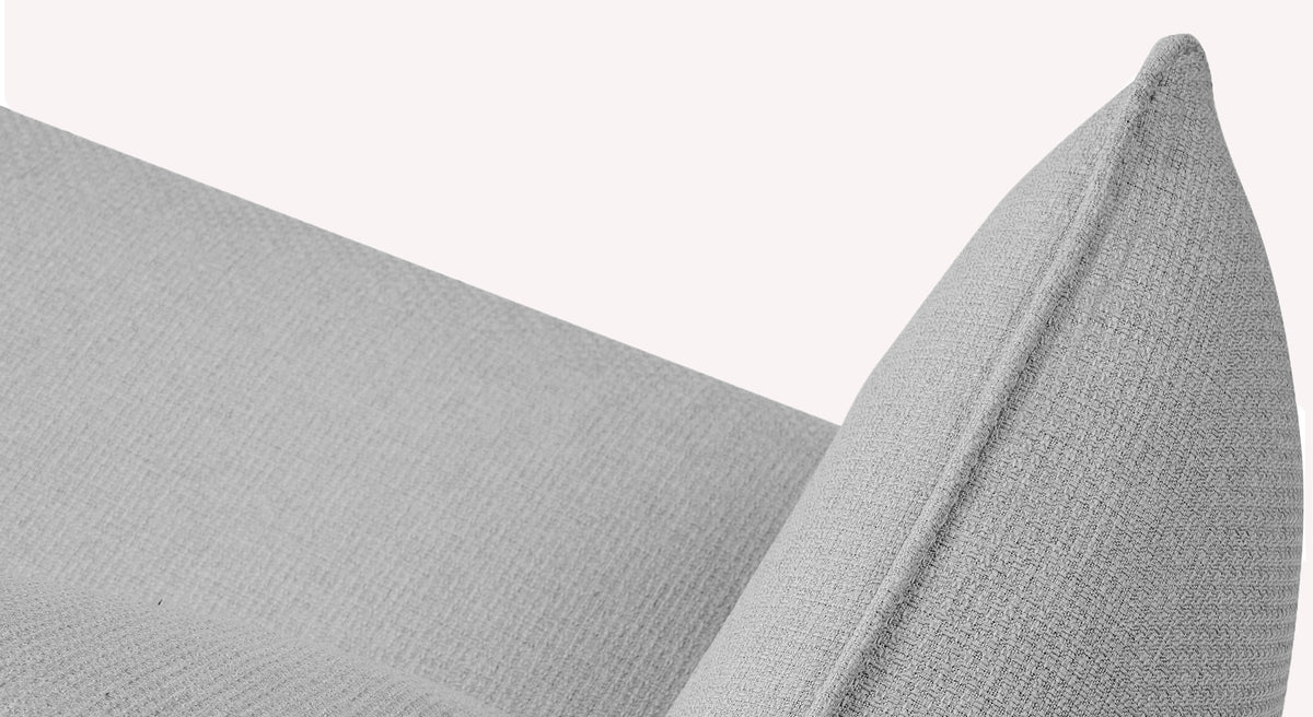 Gros plan sur le tissu gris texturé d'un canapé convertible Tony, couleur étain