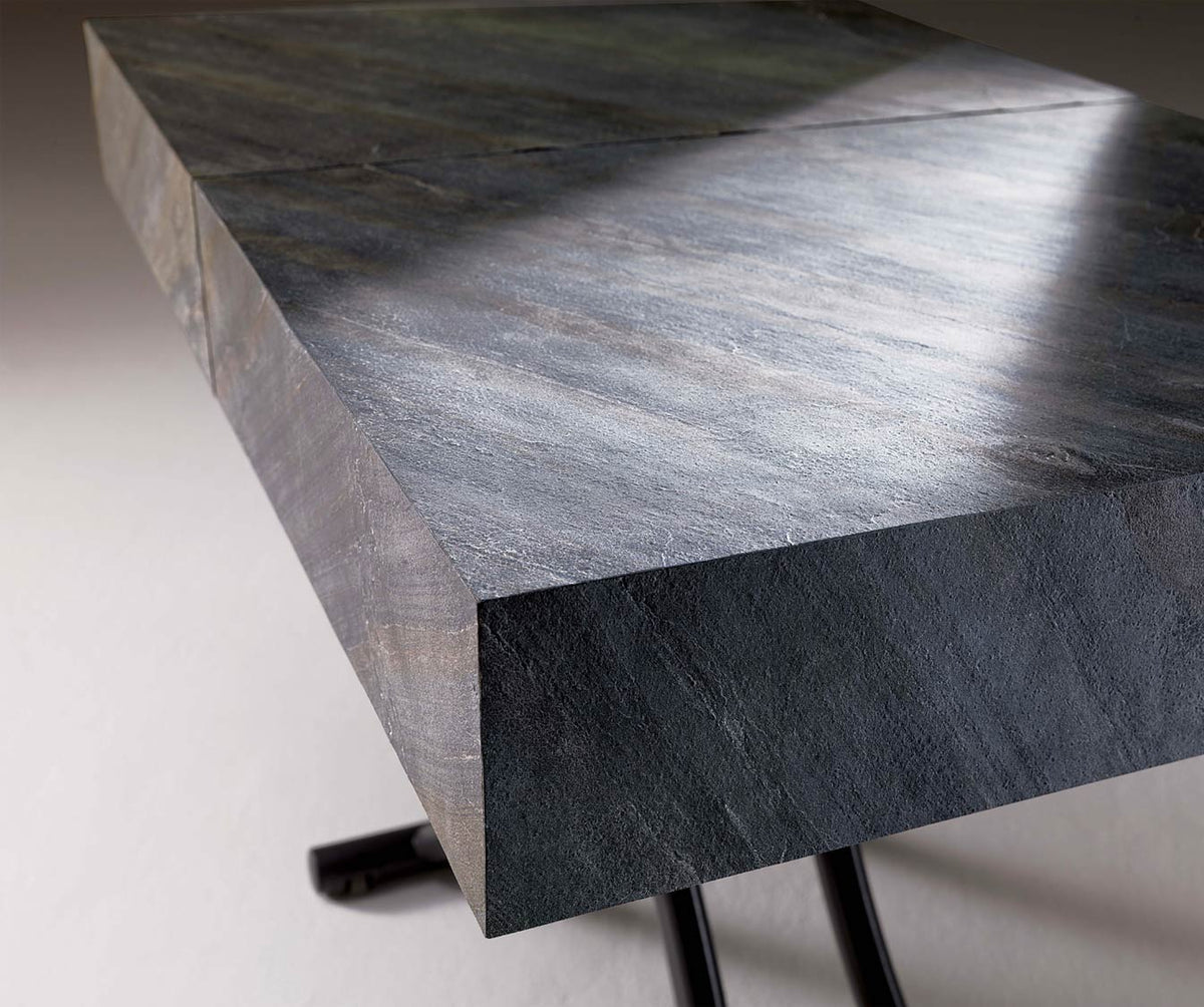 Plateau d'angle en bois foncé texturé sur table extensible avec pied métallique, design moderne et robuste pour la collection BOX LEGNO Plaqué Rovere wild bianco.