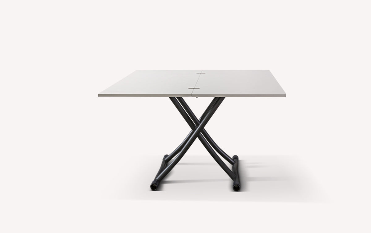 Table extensible moderne SYDNEY Mélaminé Bianco spatolato avec plateau blanc texturé et pieds en acier noirs croisés, design épuré adapté aux petits espaces.