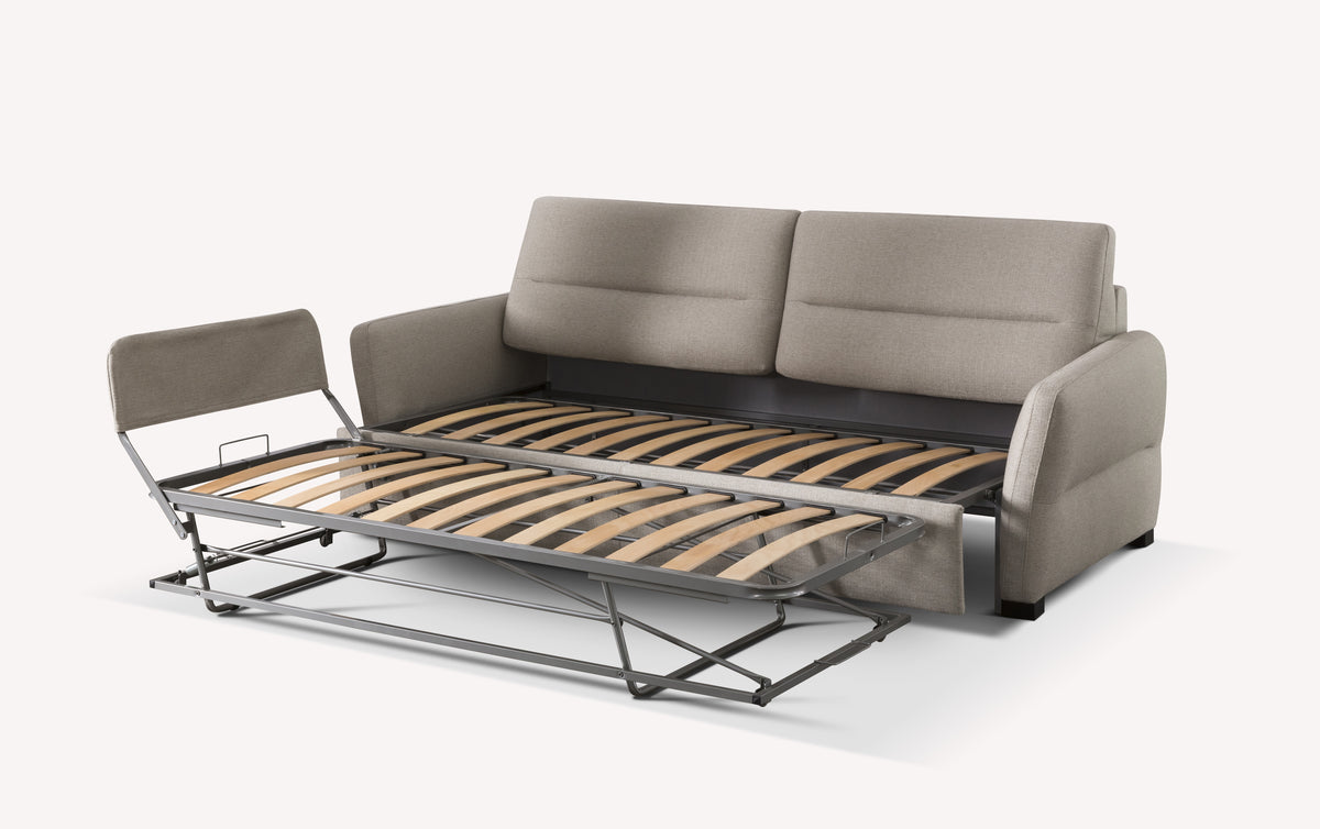 Canapé convertible Gemini en tissu beige, avec sommier déplié, montrant la structure en lattes de bois