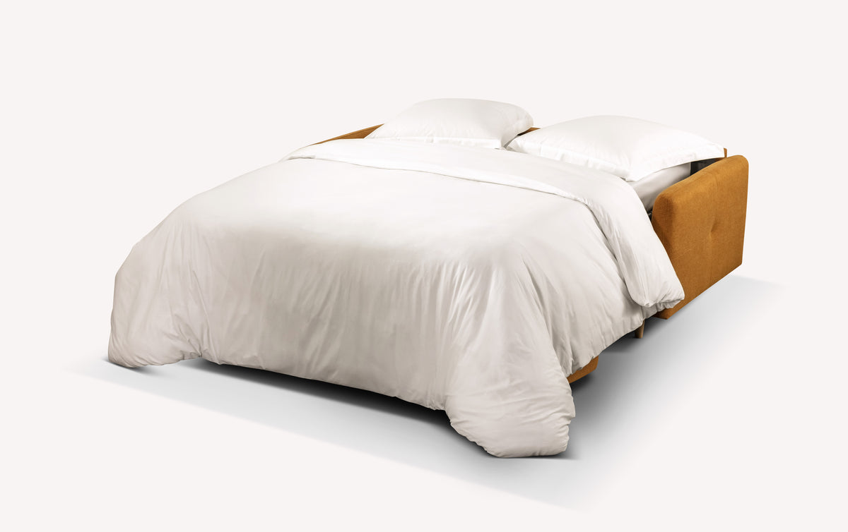 Lot canapé et fauteuil SOHO Austin Golden Yellow converti en lit avec un couchage confortable et un matelas blanc, présentant un design moderne et élégant.