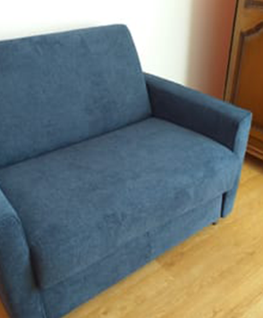 Le fauteuil convertible Jimmy dans un salon