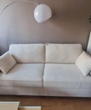 Le canapé convertible blanc Alba, dans un salon Moka