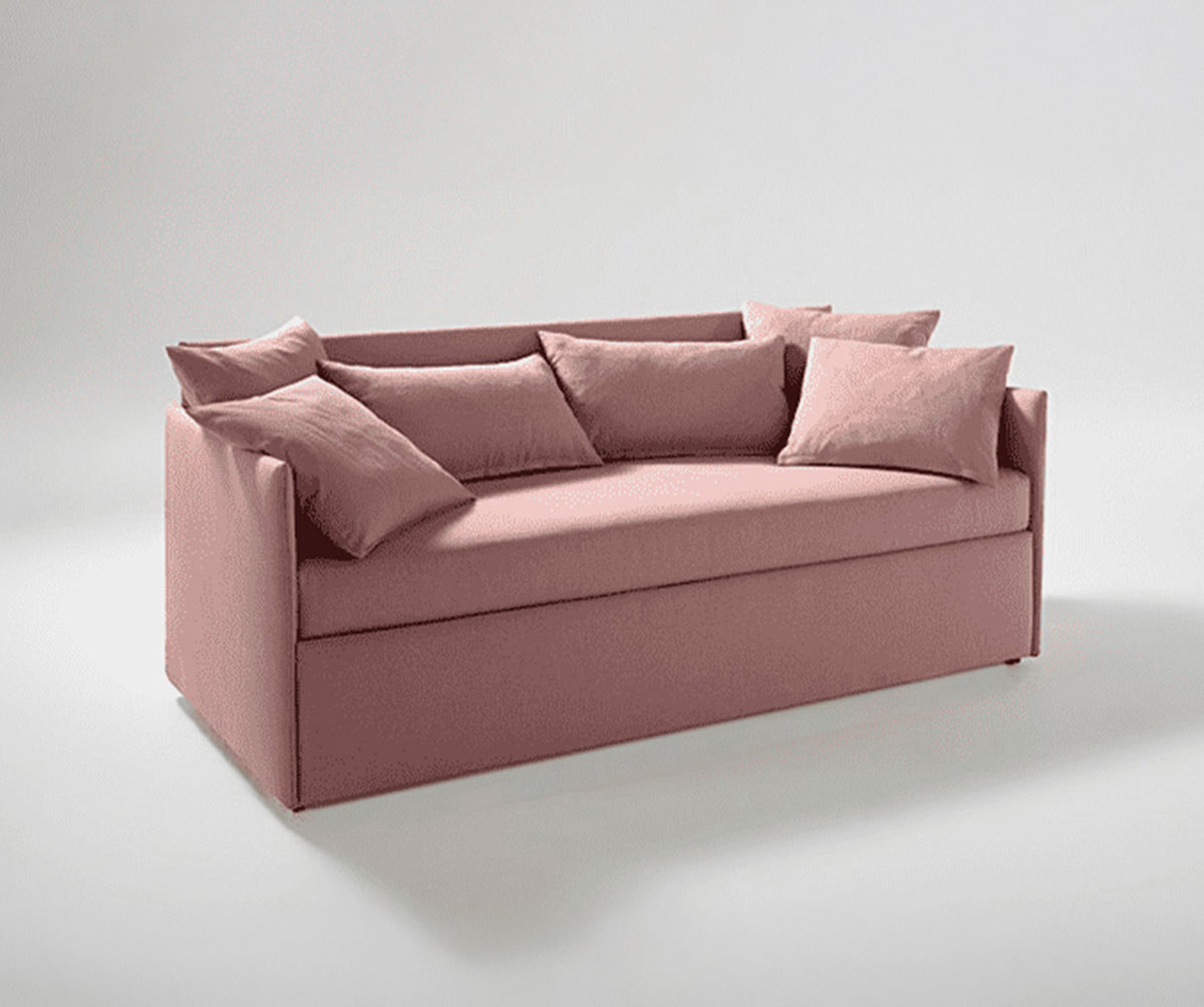 Lit gigogne DIVANO 150 tissus au choix en tissu rose avec coussins assortis, canapé convertible élégant et fonctionnel idéal pour couchage quotidien et gain de place.