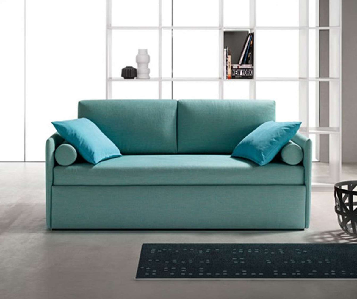 Lit gigogne SOFA Smedo Bleu en tissu bleu avec deux coussins assortis, élégant et fonctionnel, idéal comme canapé convertible pour un couchage quotidien confortable.