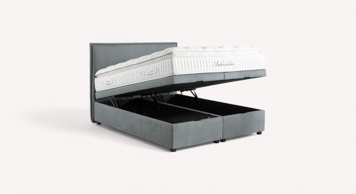 Lit coffre gris modèle Ouessant avec matelas blanc, ouvert pour révéler un espace de rangement