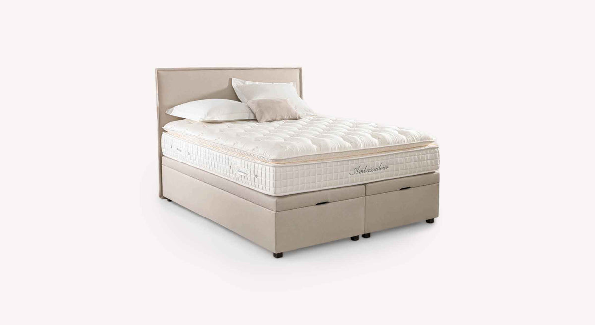 Lit coffre OUESSANT Luca Beige avec matelas épais et sommier de rangement intégré, offrant un couchage confortable et un espace de stockage pratique dans une teinte beige élégante.