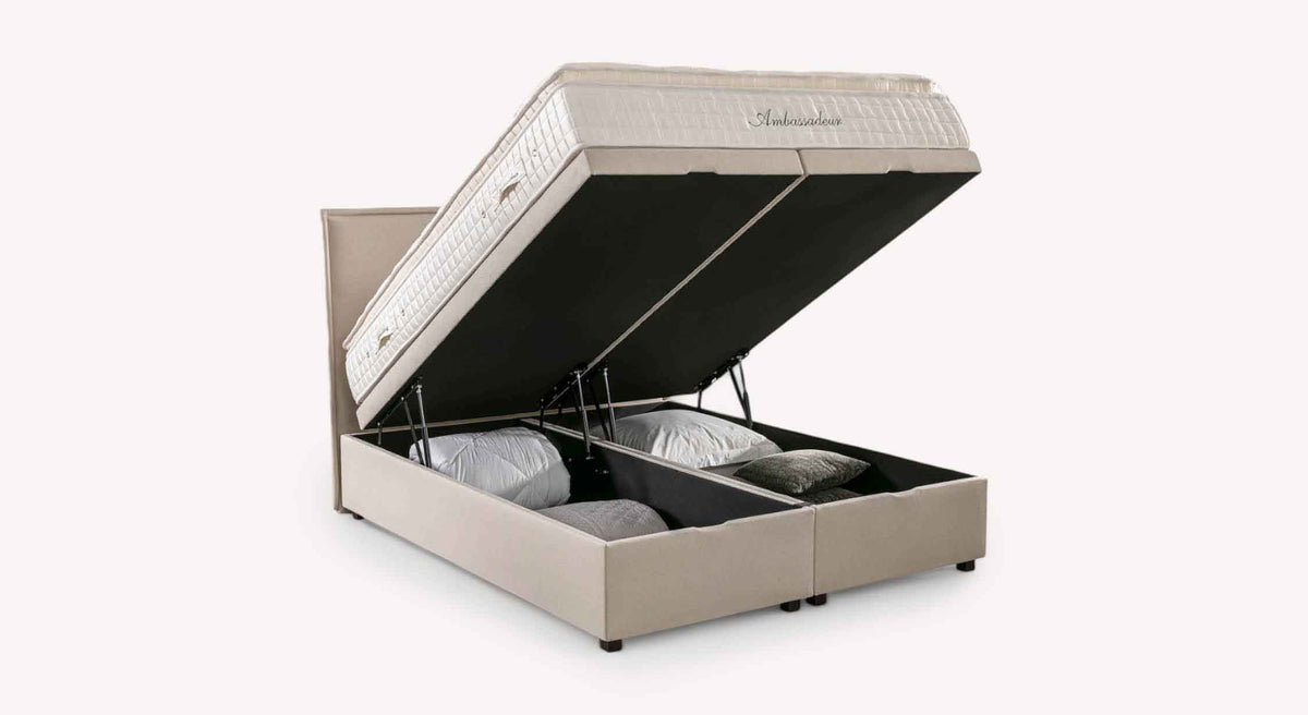Lit coffre OUESSANT Luca Beige avec sommier relevable offrant un grand espace de rangement, idéal pour optimiser l’espace dans une chambre moderne.