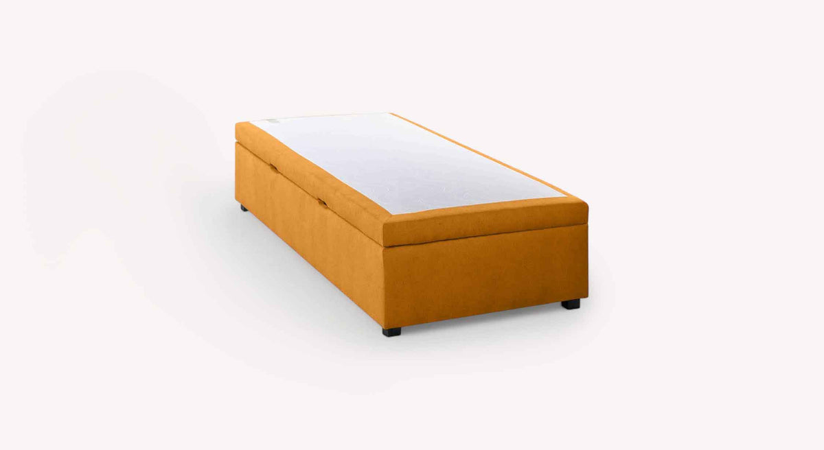 Lit coffre OUESSANT latéral Mine Mango en tissu orange avec coffre de rangement intégré, design moderne et fonctionnel pour optimiser l’espace dans la chambre.