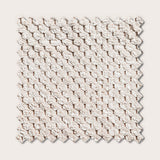 Motif géométrique ivoire sur tissu Moby, avec un design en losanges entrelacés