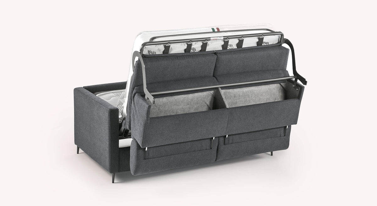 Canapé convertible AMY Austin Anthracite avec espace de rangement ouvert, tissu anthracite et mécanisme facile d'accès pour un couchage quotidien confortable.