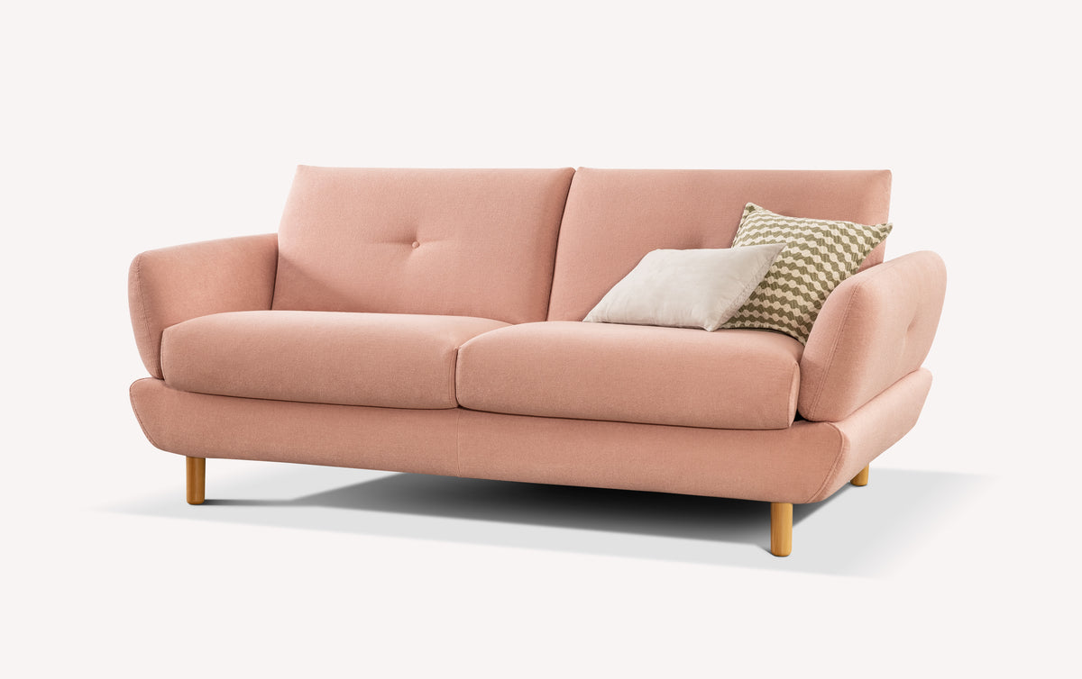 Lot canapé et fauteuil FINN en tissu rose pâle avec coussins décoratifs, design contemporain avec pieds en bois, idéal pour un canapé convertible au style élégant et confortable.