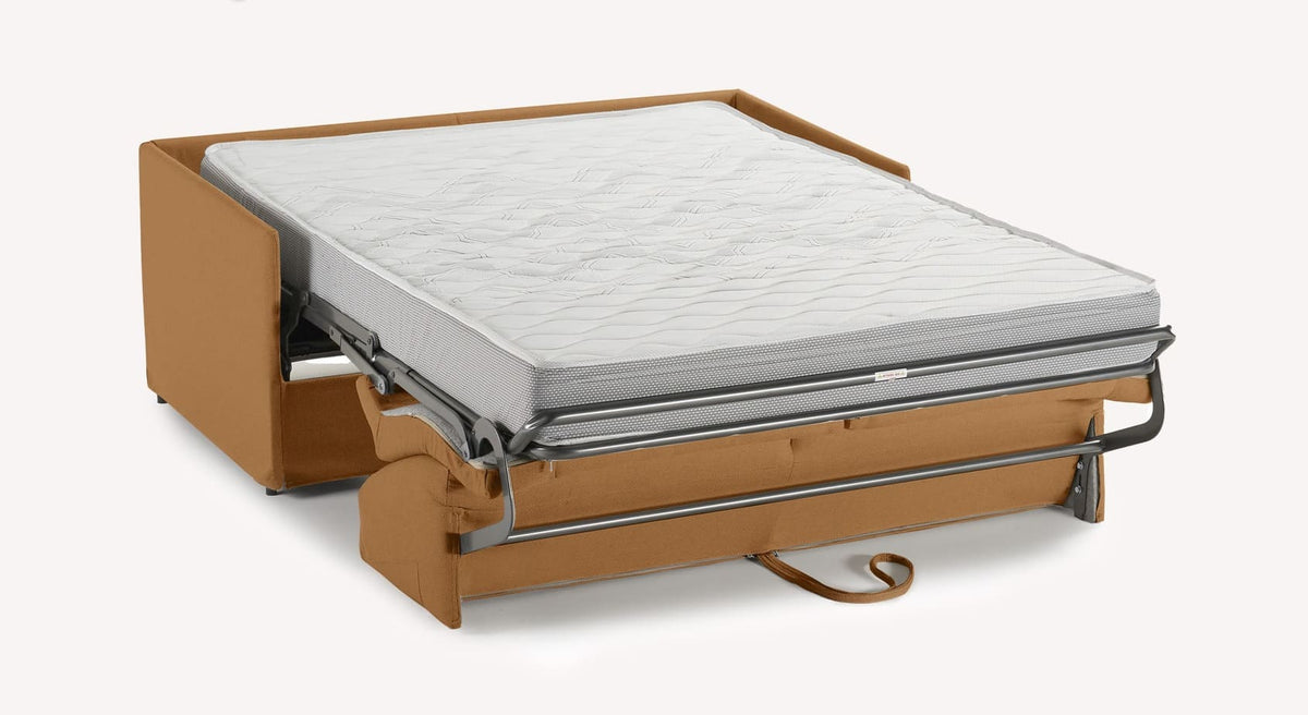 Canapé convertible en tissu couleur cuivre, modèle Lia, avec matelas déplié, structure métallique visible