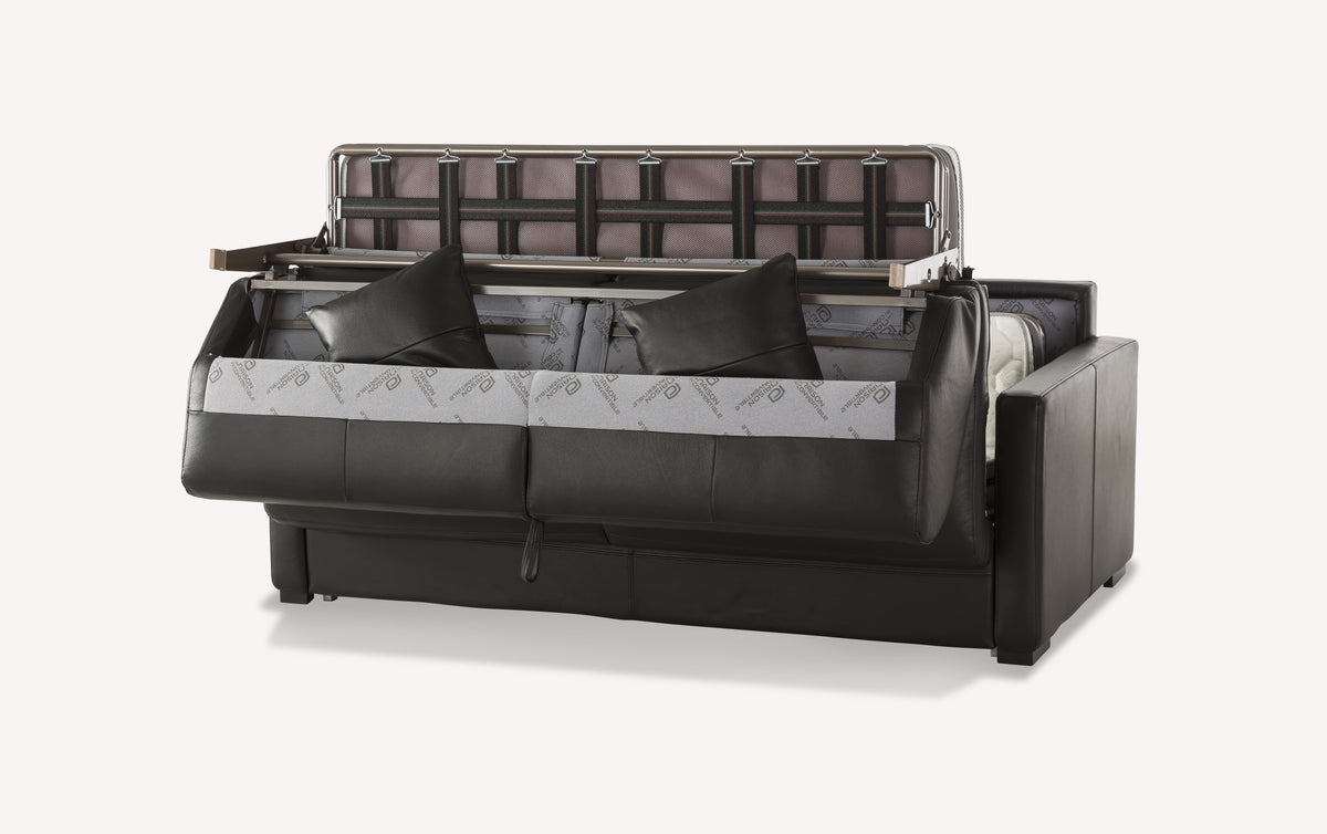 Canapé convertible en cuir noir, modèle Notte Lux, avec mécanisme de dépliage visible et coussins assortis