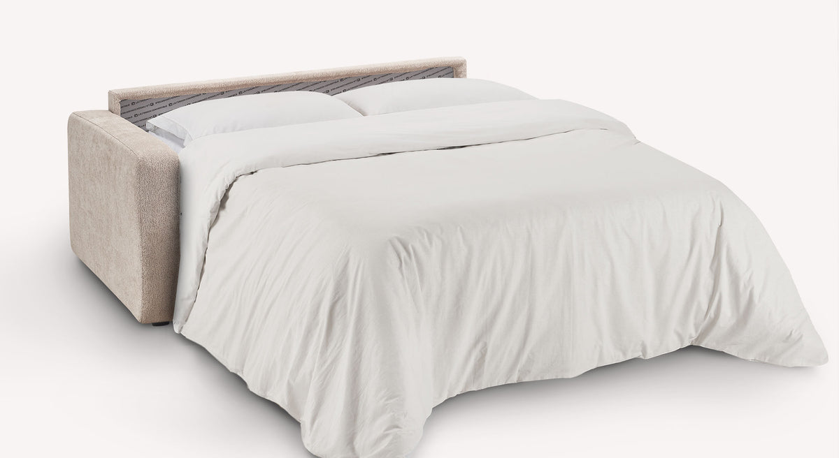 Canapé convertible WILL Misterio Brume en tissu clair, transformé en lit avec un grand matelas et une literie blanche moelleuse pour un couchage quotidien confortable.