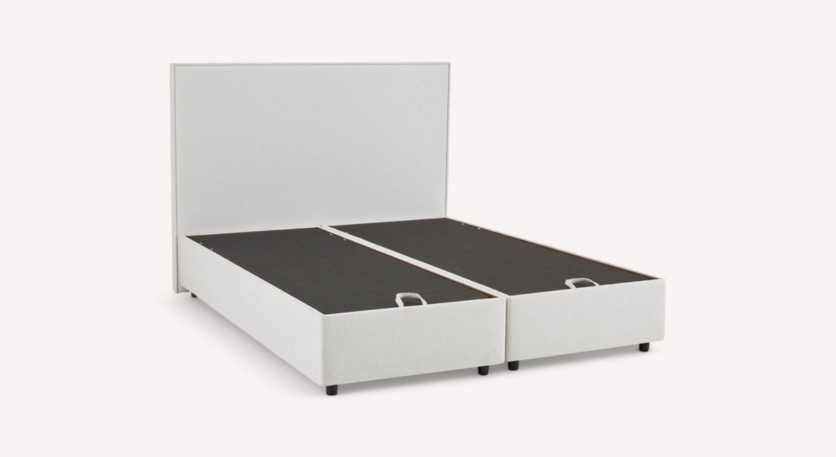 Lit coffre blanc avec deux tiroirs de rangement ouverts, design moderne et minimaliste, modèle "Nina Cuper Basic"